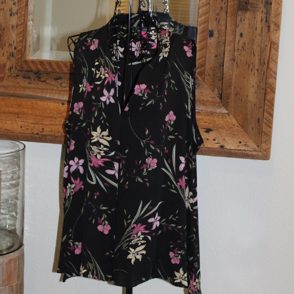 Vince Camuto Sleeveless Floral blouse